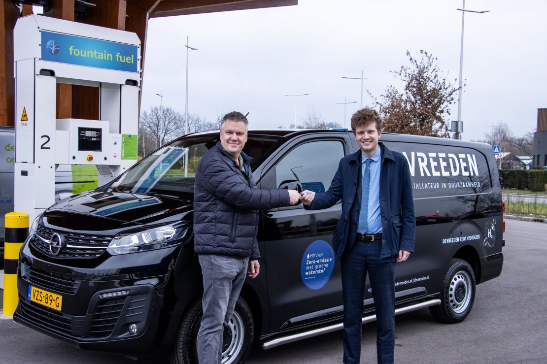 de eerste opel vivaro waterstof bus voor de vreeden